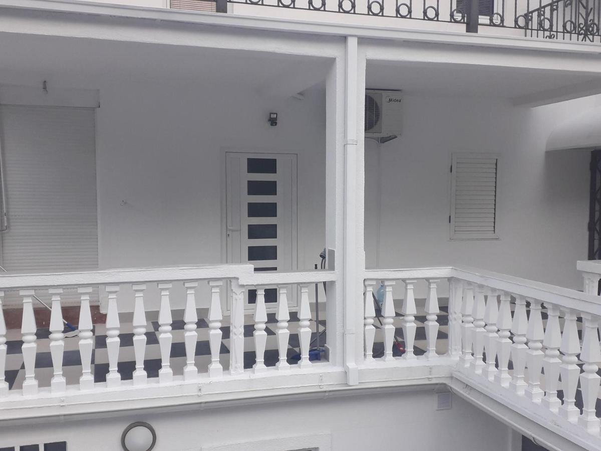 Ana Apartmani Sveti Stefan Bagian luar foto