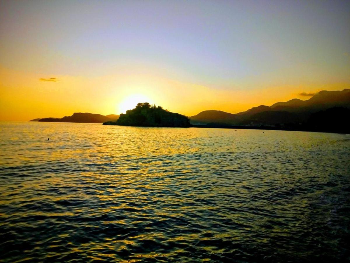 Ana Apartmani Sveti Stefan Bagian luar foto