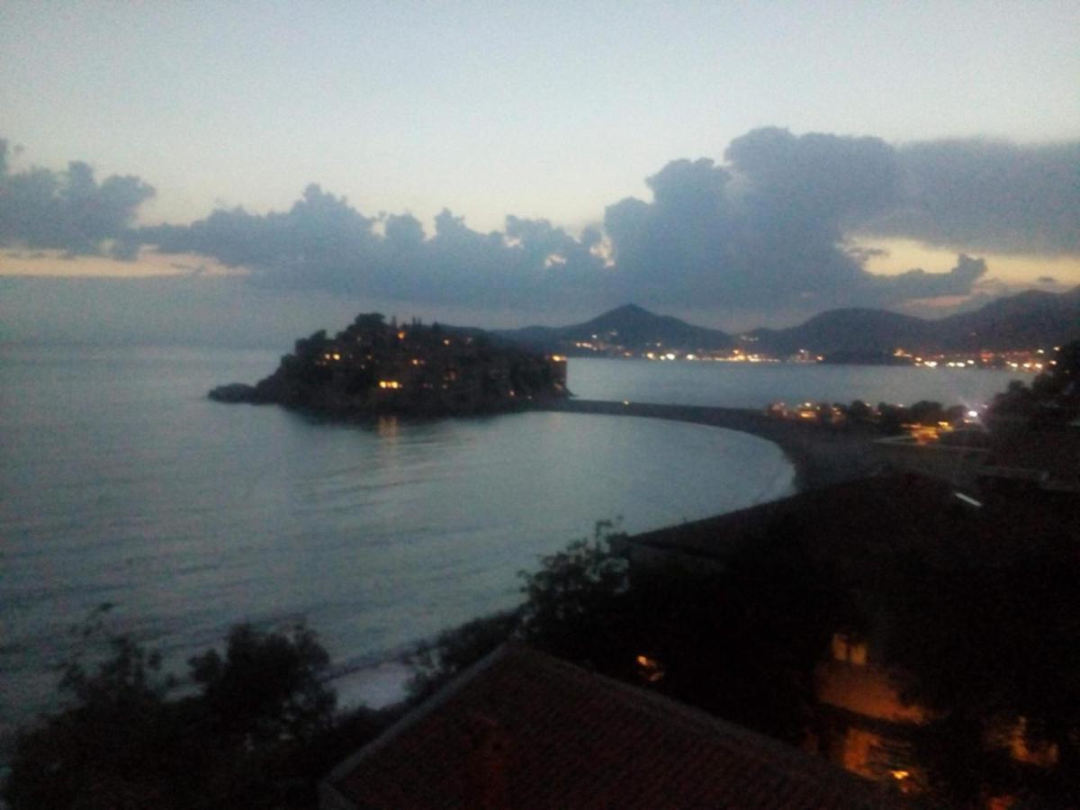 Ana Apartmani Sveti Stefan Bagian luar foto